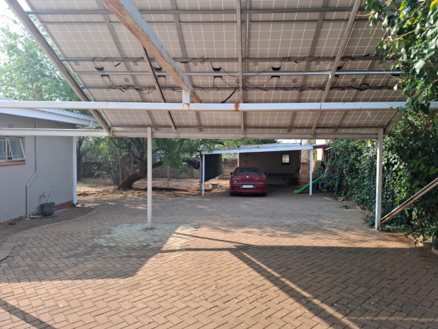6 Bedroom Property for Sale in Uitsig Free State